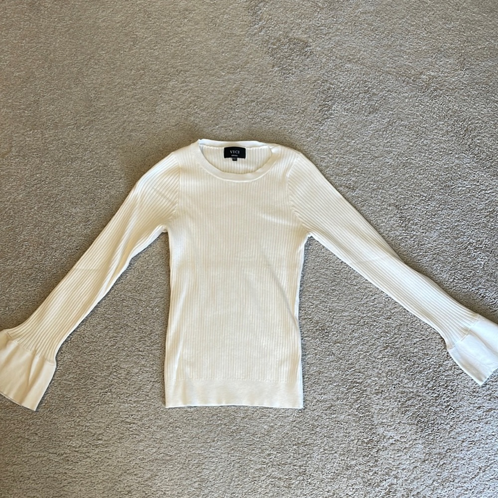 White/cream knit Vici sweater. Small.